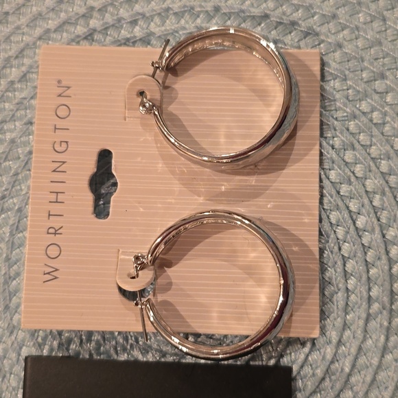 SIMPLY VERA & WORTHINGTON WOMEN'S FASHION JEWELRY SILVERTONE EARRINGS … - Picture 2 of 9